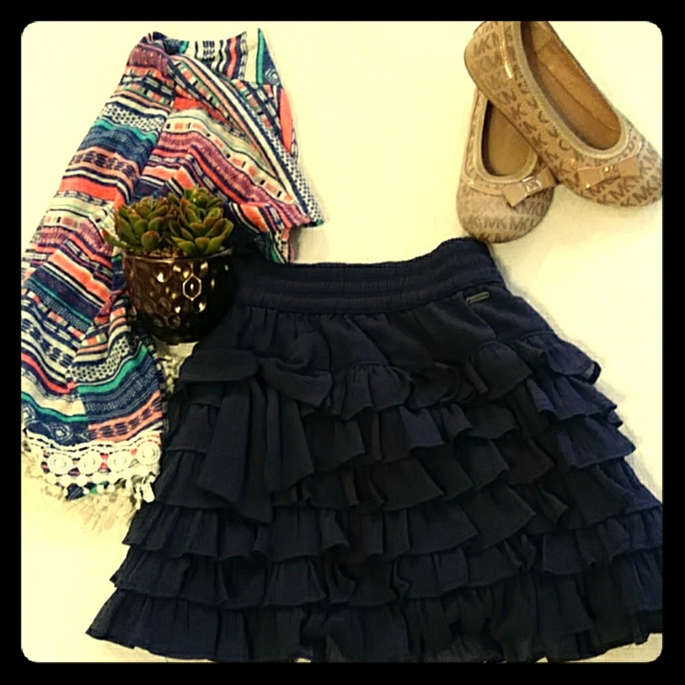 Sold 🚫Navy Blue Ruffled Hollister skirt